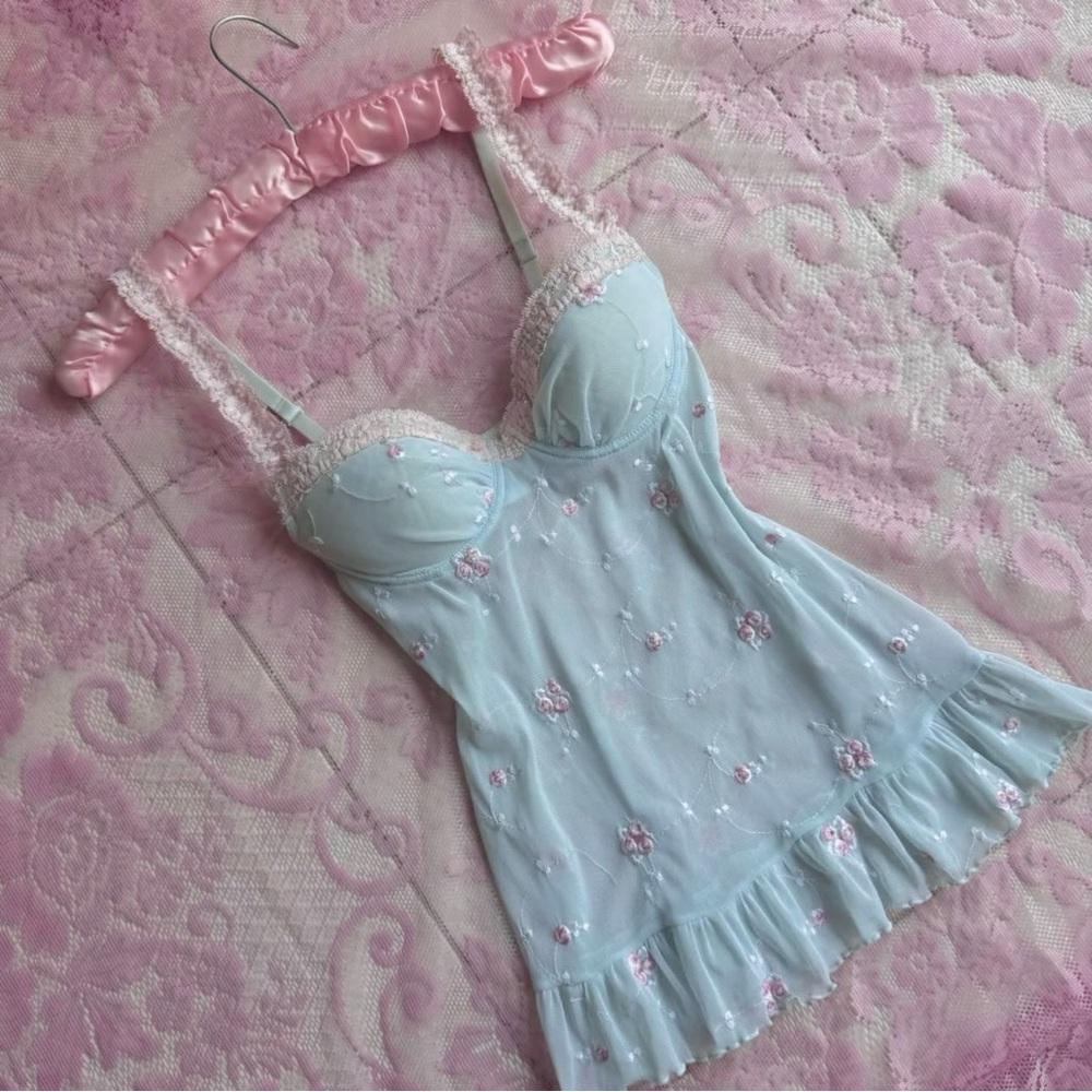 Vintage Victoria's Secret Floral Embroidered Bustier Top 🤍